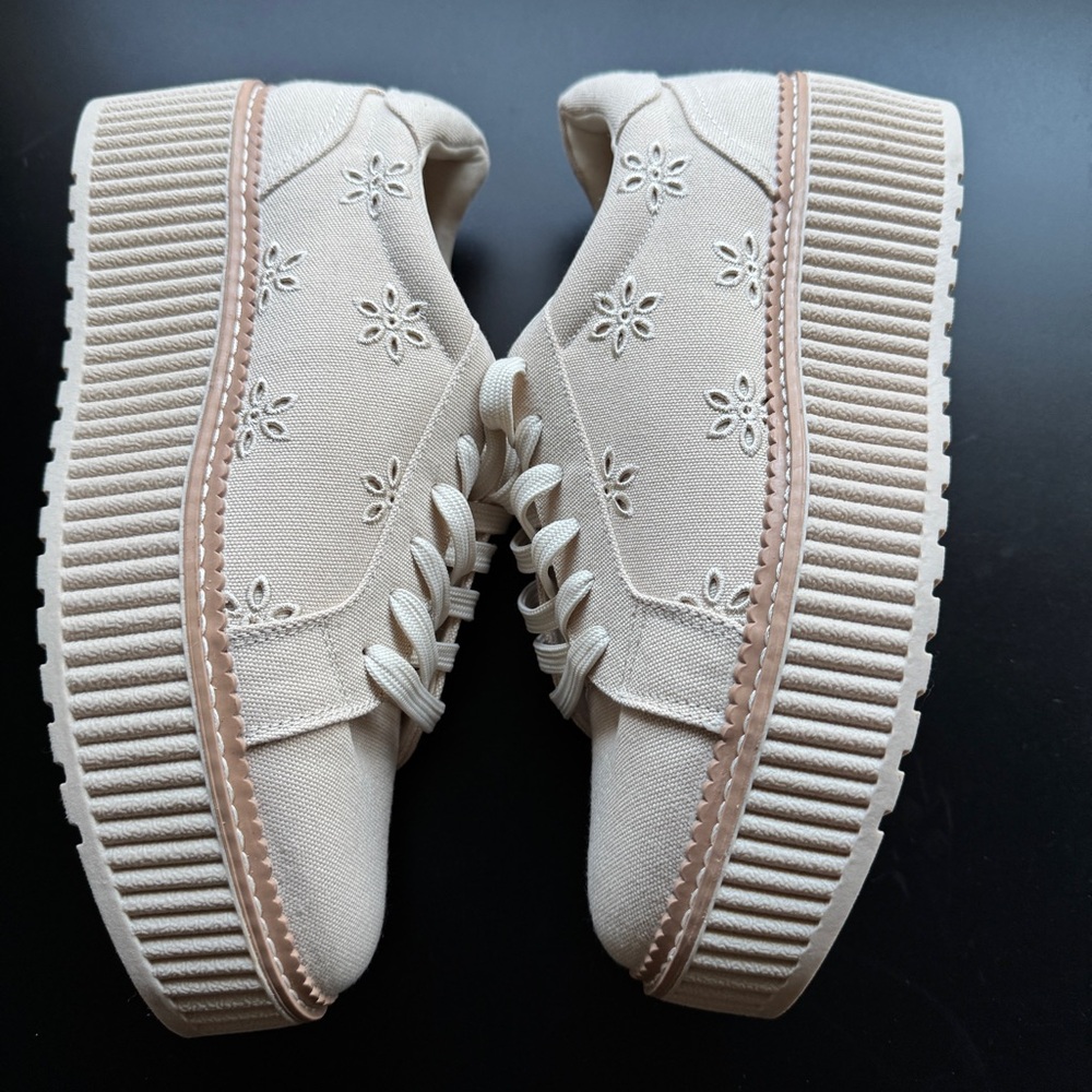 Dolce Vita Women's BRIN Lace-Up Floral Embroidered Platform Sneaker Size 9.5